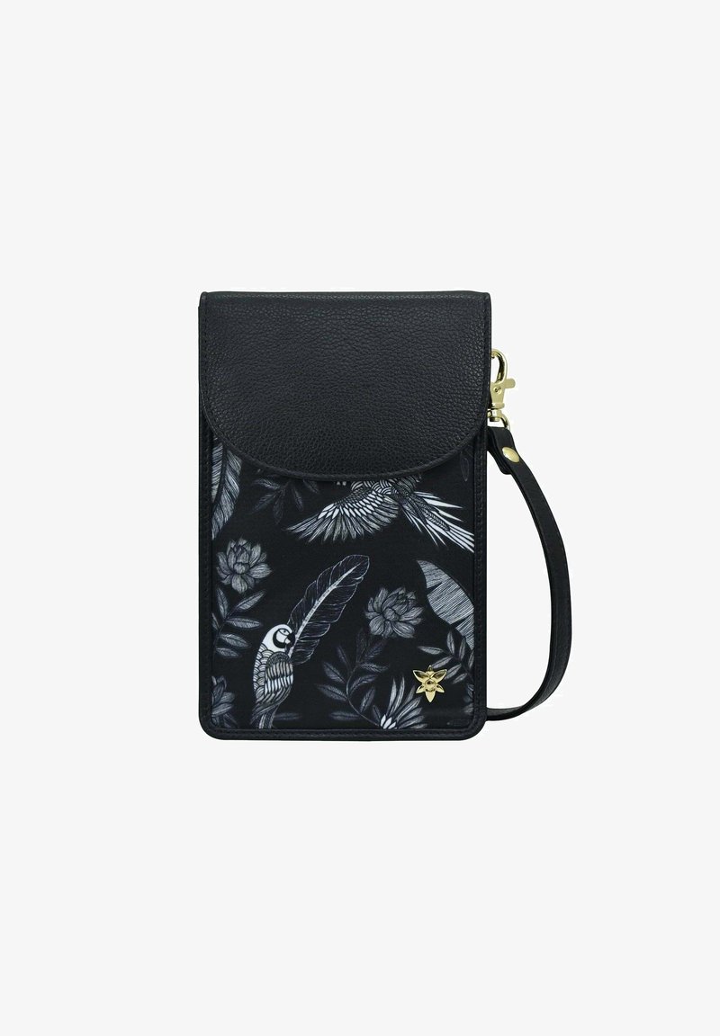 Zwarte handtas van faux leer met een glanzende afwerking. Beschikt over bloem- en vogelpatronen in wit en grijs, met een gouden accent en schouderband.