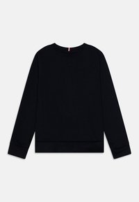 Sudadera negra con cuello redondo, mangas largas y puños de canalé. Textura suave con un sutil detalle de costura en V en la parte posterior.