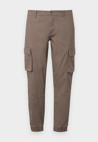 Bruine cargobroek met knoopsluiting, zijflapzakken, gestikte kniedetails en elastische boorden.