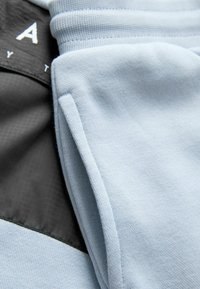 Baker by Ted Baker FUNNEL ZIP NECK AND JOGGERS SET- REGULAR FIT - Melegítő - blue