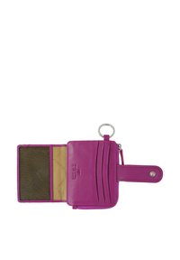 Portafoglio in pelle rosa con chiusura a zip, portachiavi e più tasche per carte. Presenta una superficie liscia con un interno semplice e un dettaglio con logo.