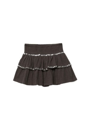 Črna mini krilo z več plastmi, elastičnim pasom in dvema vrstama srebrnih zakovic ob volanih, prikazano na belem ozadju.