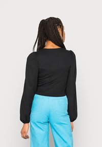 Monki Blůza - black