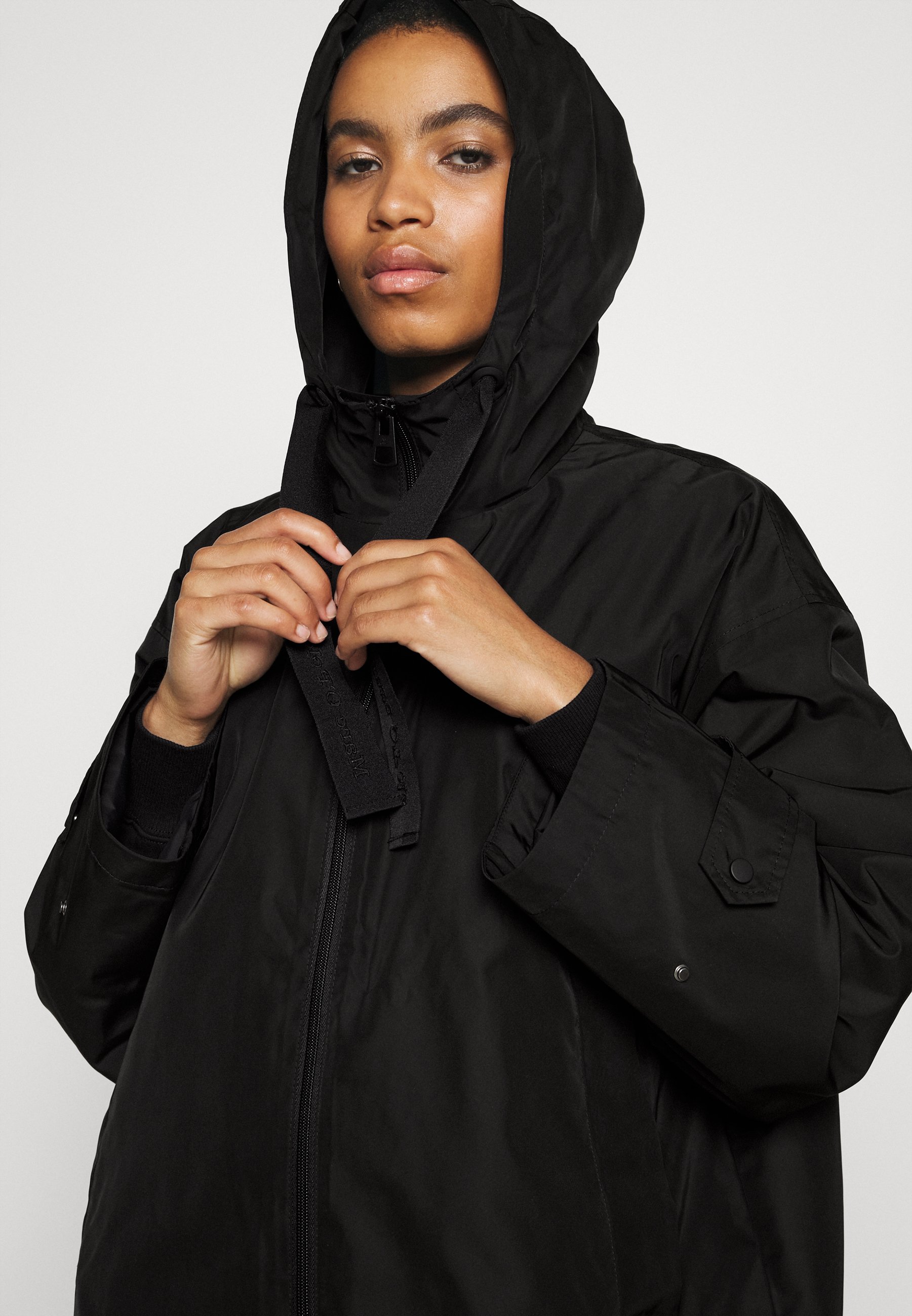 drawstring waterproof jacket