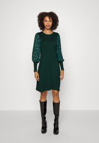 ONLY - ONLJUNABELLE DRESS  - Stickad klänning - green Miniatyrbild 1