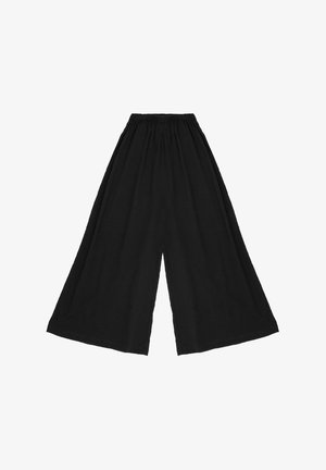 Czarne spodnie o szerokich nogawkach z elastycznym pasem, wykonane z lejącej się tkaniny, ułożone płasko na białym tle.