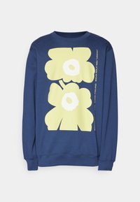 Námořnická modrá mikina se žlutým květinovým grafickým designem, kulatým výstřihem, dlouhými rukávy a žebrovanými manžetami a spodním lemem. Měkký materiál z bavlněné sm�ěsi.