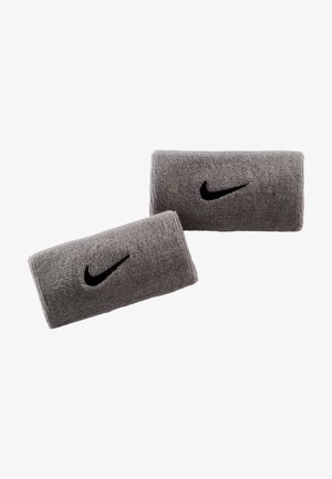 Braccialetti in spugna grigia con logo Nike nero, superficie testurizzata e forma rettangolare, progettati per l'uso atletico.