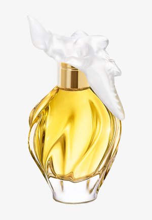 Gebogene Glas-Parfümflasche, gefüllt mit goldenem Flüssigkeit, versehen mit einem durchscheinenden, mattierten Deckel in Form einer Taube.