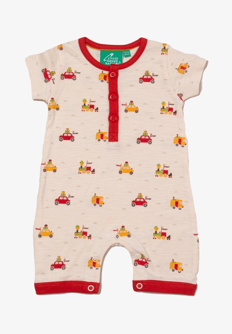 Kraťasový overal z béžové bavlny s červenými akcenty, zdobený barevnými vzory vozidel, včetně aut a vlaků, se zapínáním na patentky.