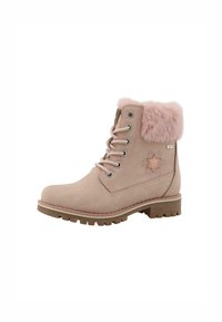 Botines de ante rosa claro con cuello de pelaje sintético, puntera redonda y cordones en la parte delantera. Presentan ojales plateados y una suela texturizada para mayor agarre.