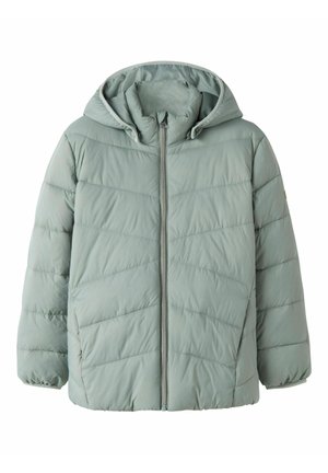 Veste d’hiver matelassée vert clair avec capuche, fermeture éclair complète à l’avant et poignets élastiques, conçue pour temps froid.