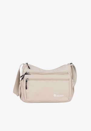 Bolso bandolera beige que presenta varios bolsillos con cremallera, un exterior de tela suave, una correa ajustable y un logo sutil en la parte frontal.