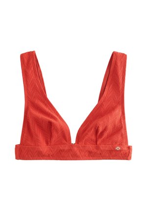 Rode bikini top van getextureerde stof met brede bandjes en een klein gouden embleem rechtsonder.