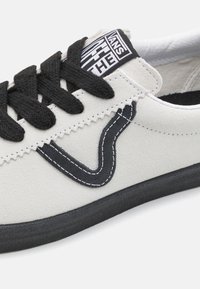 Vans SPORT LOW - Sportcipő - white/black