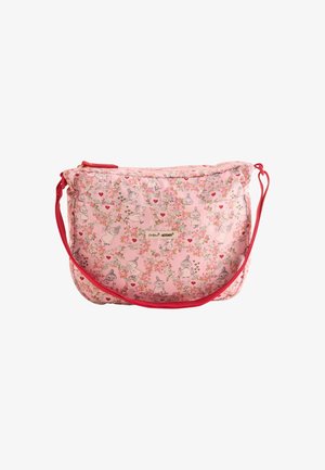 Roze stoffen schoudertas met bloemen- en karakterprint, rode schouderband, ritssluiting en subtiele vulling. Beschikt over een lichte, zachte textuur.