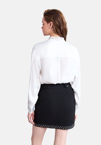 IKKS FREIZEIT - Chemisier - white