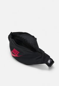 Nike Sportswear HERITAGE WAISTPACK UNISEX - Bolsa de cintura - black/mystic hibiscus