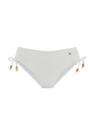Weiße Bikinihosen mit Augenspitzenmuster, verstellbaren Seitenschnüren mit goldenen und bernsteinfarbenen Perlen sowie kleinem runden Gold-Logoanhänger.