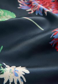 Triko s potiskem - navy red floral print