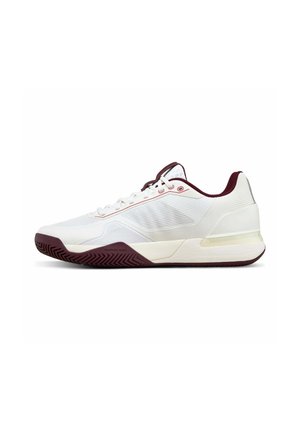 Scarpa sportiva bassa bianca con suola, lacci e fodera interna color bordeaux, con lati in mesh e battistrada resistente.