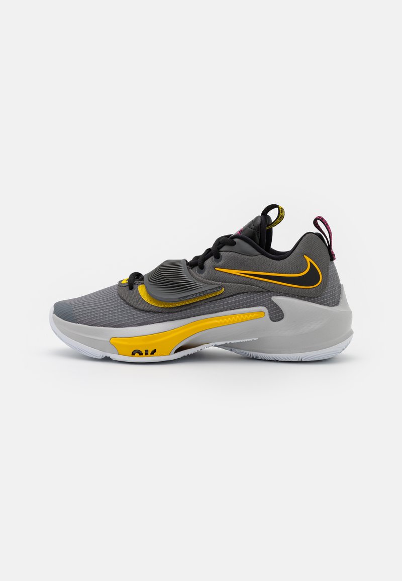 Herren Laufschuhe | Nike Performance ZOOM FREAK 3 Basketballschuh iron grey/black/vivid sulfur/grau - SM74277 Herren Laufschuhe | Nike Performance ZOOM FREAK 3 Basketballschuh iron grey/black/vivid sulfur/grau - SM74277