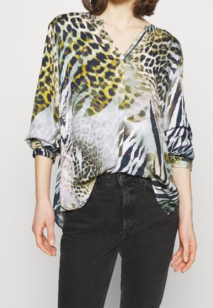 Emily van den Bergh, Bluse - green