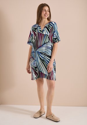 Cecil, KNEE-LENGTH DRESS WITH GRAPHIC PATTERN - Robe de jour - palm breeze green