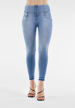 Freddy PUSH UP 7/8 VITA ALTA E FONDO CON TAGLIO VIV - Jeans Skinny Fit - denim chiaro