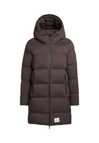 Bruine puffer jas met een capuchon, voorzien van een rits aan de voorkant, twee zijzakken met rits en een logopatch aan de onderkant. Gevoerde, geïsoleerde stof.