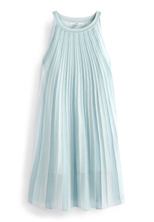 Une robe plissée bleu clair au design sans manches, présentant de délicats plis verticaux et un col rond. Fabriquée en tissu doux et fluide.