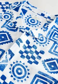 Non sélectionné, blue white tile print