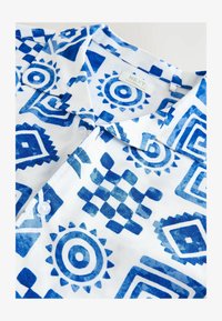 Non selezionato, blue white tile print