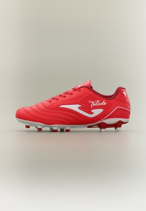 Bota de fútbol roja con logo blanco y texto "Toledo" en el lateral, tacos blancos en la suela, sobre un fondo neutro.