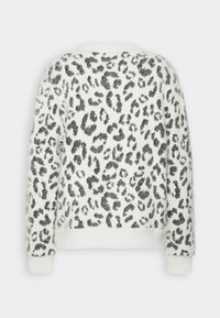 Flauschiger weißer Pullover mit schwarzem Leopardenmuster, langen Ärmeln, gerippten Bündchen und Saum. Weiche Textur mit lockerer Passform und Rundhalsausschnitt.