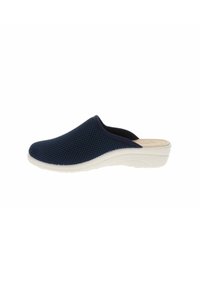 Zoccolo slip-on in rete blu navy con una soletta imbottita beige e una suola bianca leggermente rialzata ed ergonomica.