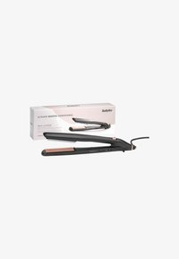 BaByliss Steam Luxe Styler met zwarte behuizing, roségouden accenten, brede keramische platen, geïntegreerde kam en controleknoppen, verpakt in een doos.