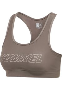 Sujetador deportivo marrón hecho de tela suave con un diseño de espalda nadadora. Presenta letras grandes de "HUMMEL" en un color claro en la parte frontal.