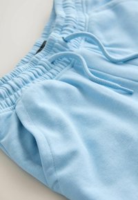 Unausgewählt, light blue