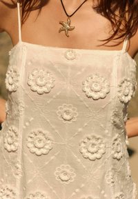Next 3D EMBROIDERED TALL - REGULAR FIT - Kasdienė suknelė - white