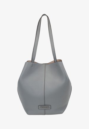 Sac cabas en cuir gris avec doubles bandoulières et couture verticale visible, comportant une petite étiquette de marque rectangulaire à l'avant.