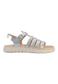 Sandalias plateadas con tiras ajustables y hebilla, plantilla acolchada color beige y suela de goma blanca, que cuentan con un diseño ligero y talón abierto.