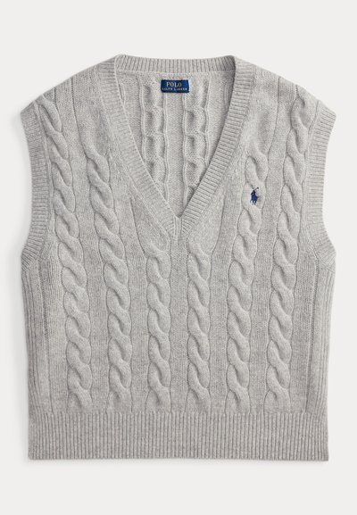 Suéter sem mangas em malha canelada de cor cinza claro, com um design em V, bainha canelada e um pequeno logótipo no lado esquerdo. Textura suave.