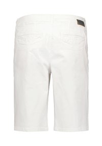 Weiße Baumwollshorts mit geradem Schnitt, ausgestattet mit einer Rückentaschen-Design und einem Markenetikett am Bund.