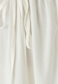 Unselected, white