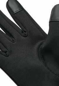 Guante de buceo negro hecho de neopreno liso con agarre texturizado en la palma. Presenta cinco dedos y un puño negro sólido para un ajuste seguro.