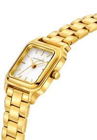 Montre rectangulaire en or avec un cadran blanc, des index horaires en or et un bracelet en or assorti composé de grands maillons. Détail notable sur la couronne.