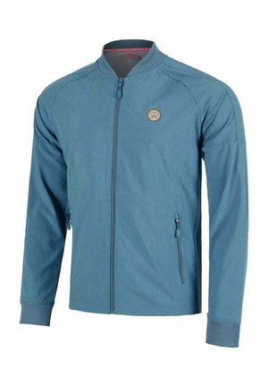 Blaue Jacke mit Reißverschluss, rundem Kragen, strukturierten Schulterpartien, Seitentaschen und einem Logo auf der linken Brust.