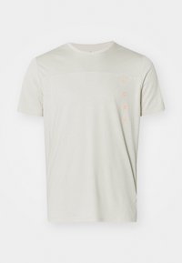 TECH TRIBLEND TEE - T-shirt - bas - desert dust
