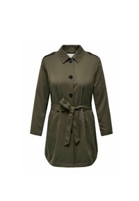 Olivově zelený trenčkot vyrobený z hladkého materiálu. Má přední zapínání na knoflíky, dlouhé rukávy, opasek na zavázání v pase a boční kapsy.